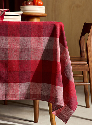 La nappe carreaux rouges rustiques