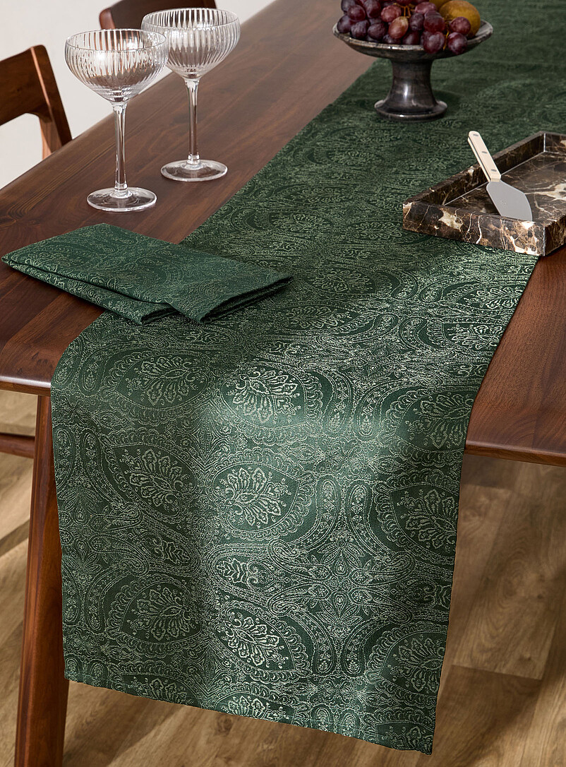 Nature paisley jacquard table runner product image (primary)