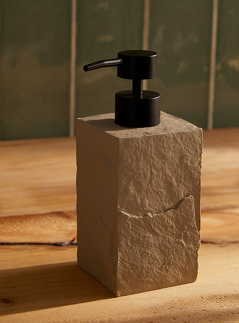 Simons Maison: La pompe à savon en ciment Assorti