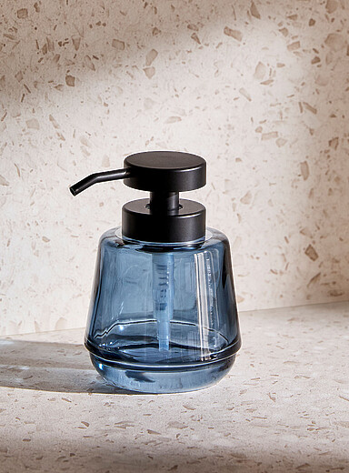 Rounded soap pump