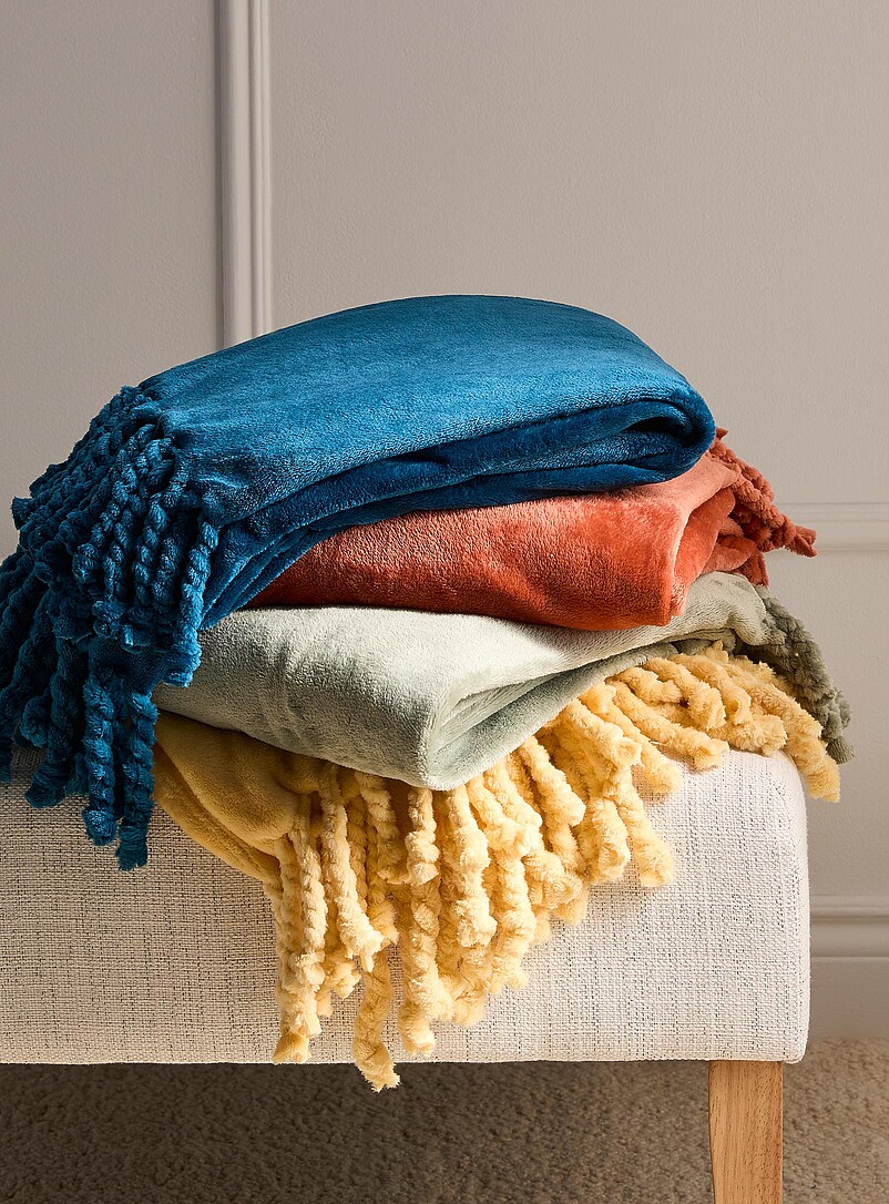 Simons Maison Off White Solid soft plush fringed throw 130 x 170 cm