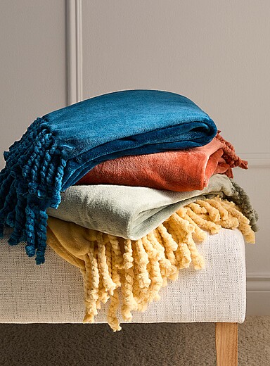 Solid soft plush fringed throw 130 x 170 cm