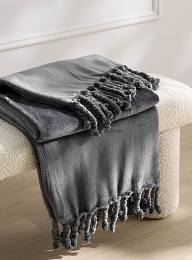 Simons Maison: Le jet&eacute; uni douce peluche &agrave; franges 130 x 170 cm Blanc cass&eacute;
