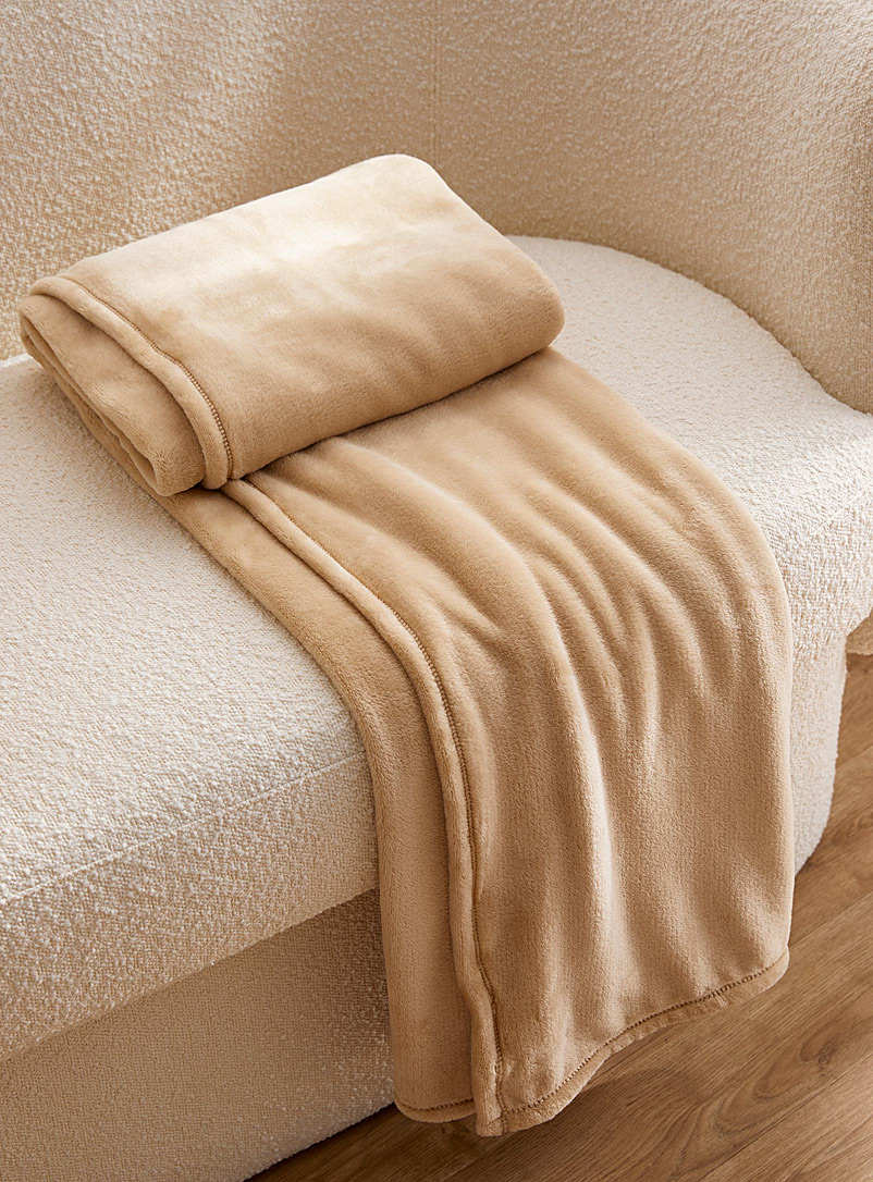 Collection Polyester Throw Decorative and Comfy Throws | Simons