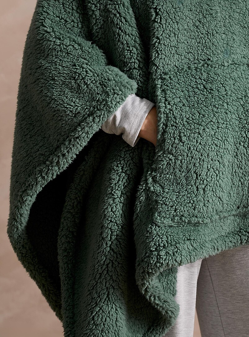 Simons Maison: Le poncho surdimensionn&eacute; &agrave; capuche effet mouton Blanc cass&eacute;