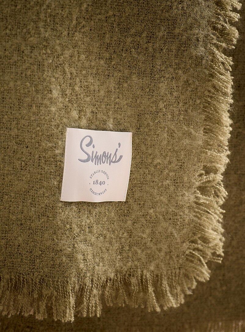 Simons Maison Mint/Pistachio Green Fine fringe boucl&eacute; throw 130 x 170 cm