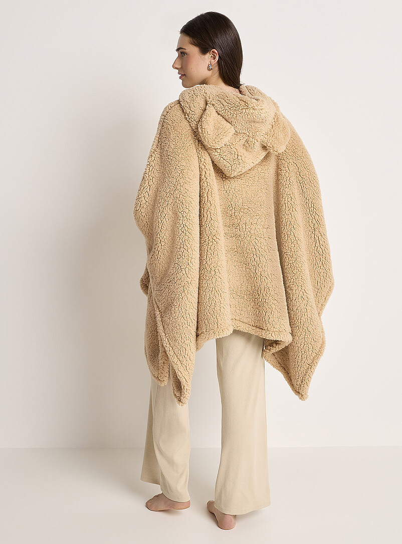 Simons Maison: Le poncho surdimensionn&eacute; effet mouton capuche &agrave; oreilles Sable