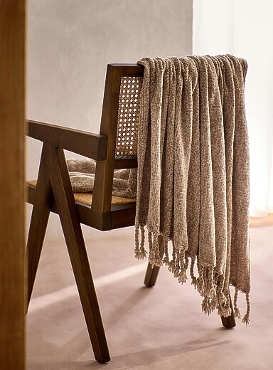 Silky chenille knit fringed throw 130 x 170 cm