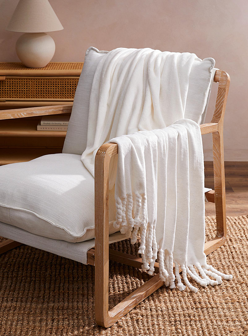 Solid soft plush fringed throw 130 x 170 cm product image (primary)