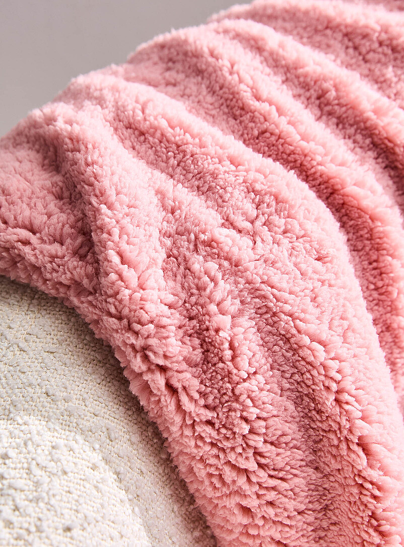 Solid high pile fleece throw 130 x 160 cm product image 2