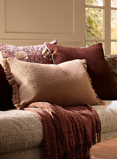 Fine fringes boucl&eacute; removable-cover cushion 40 x 60 cm