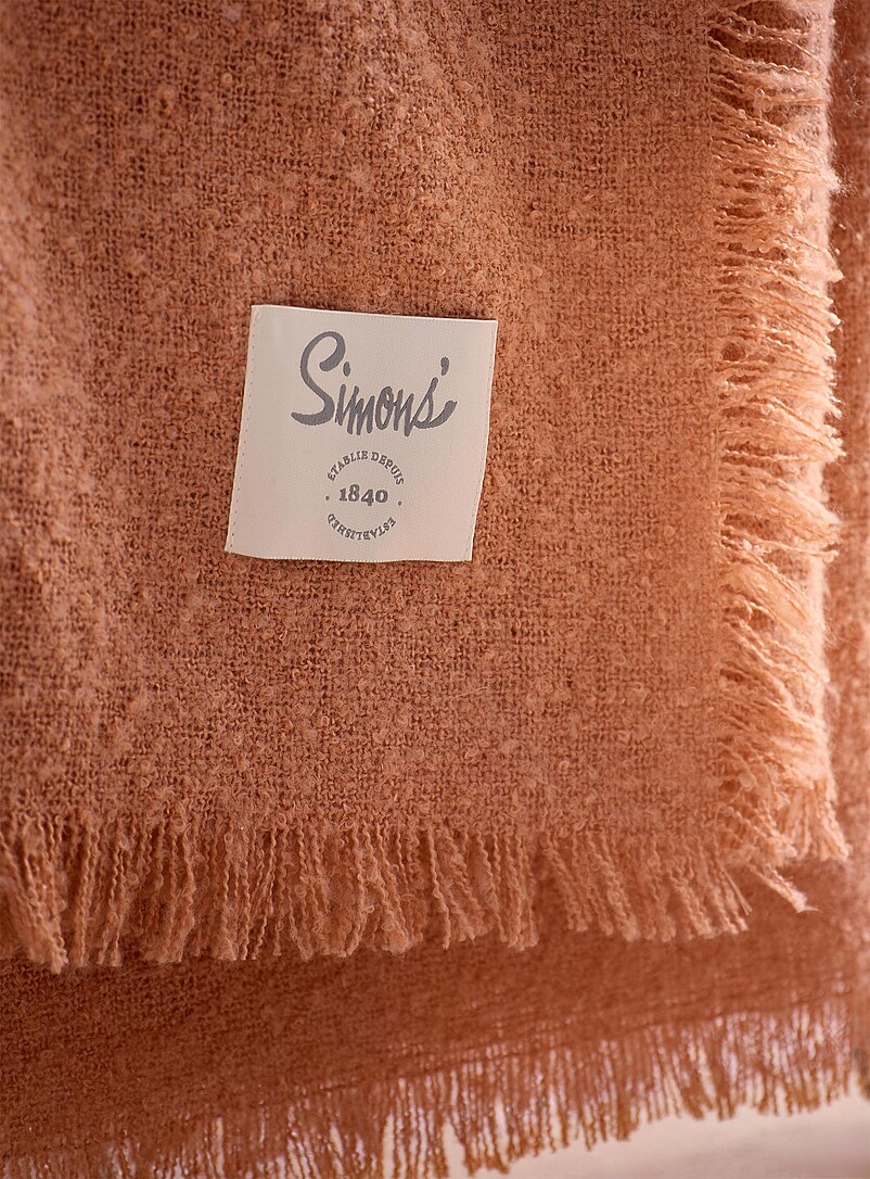 Fine fringe bouclé throw 130 x 170 cm product image 2