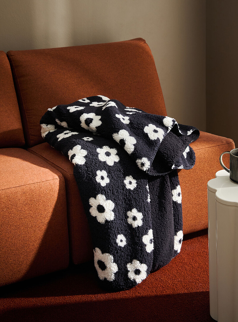 Contrast floral high-pile fleece throw 130 x 160 cm product image (primary)