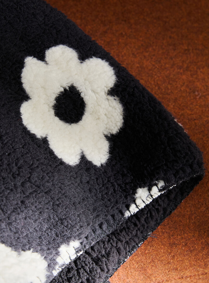 Contrast floral high-pile fleece throw 130 x 160 cm product image 2