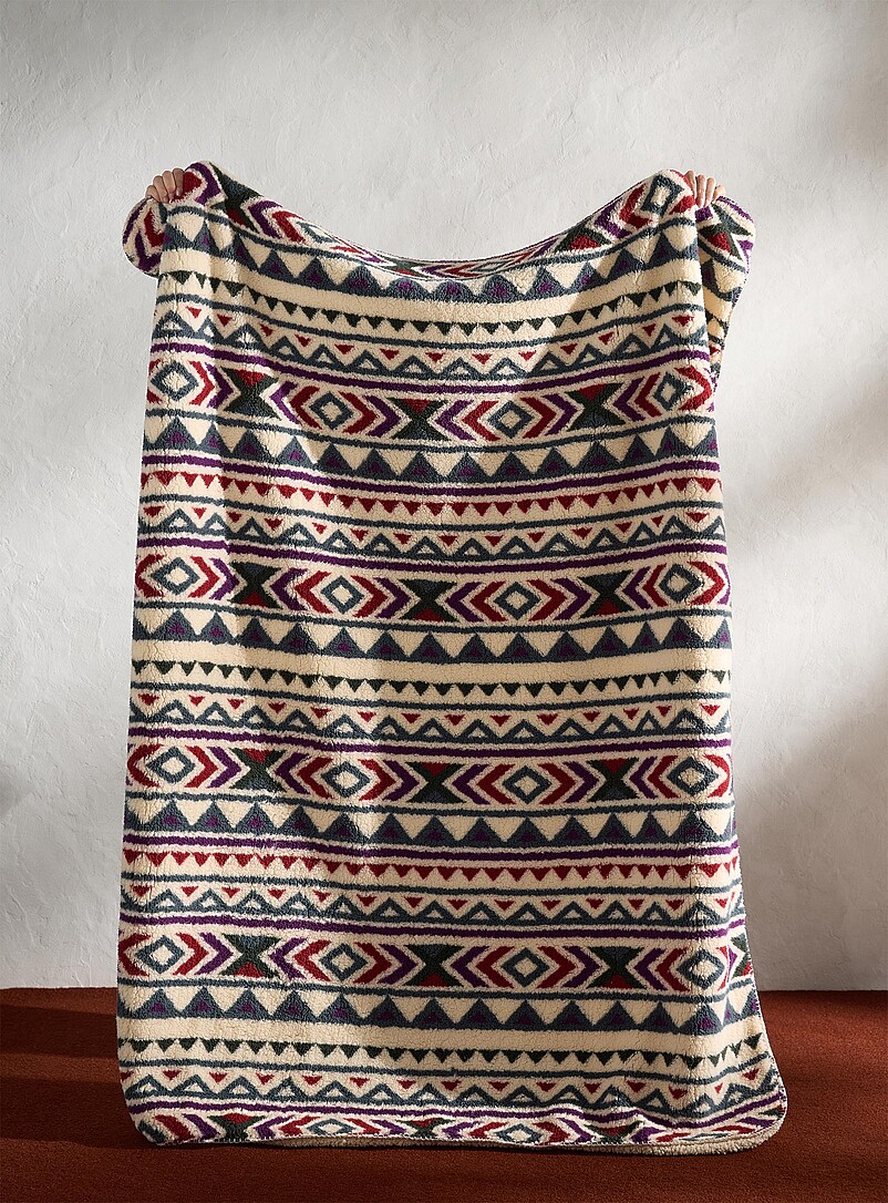 Geometric stripe high-pile fleece throw 130 x 160 cm product image (primary)