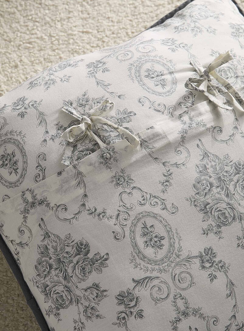 Removable-cover nostalgic floral patchwork cushion 50 x 50 cm product image 2