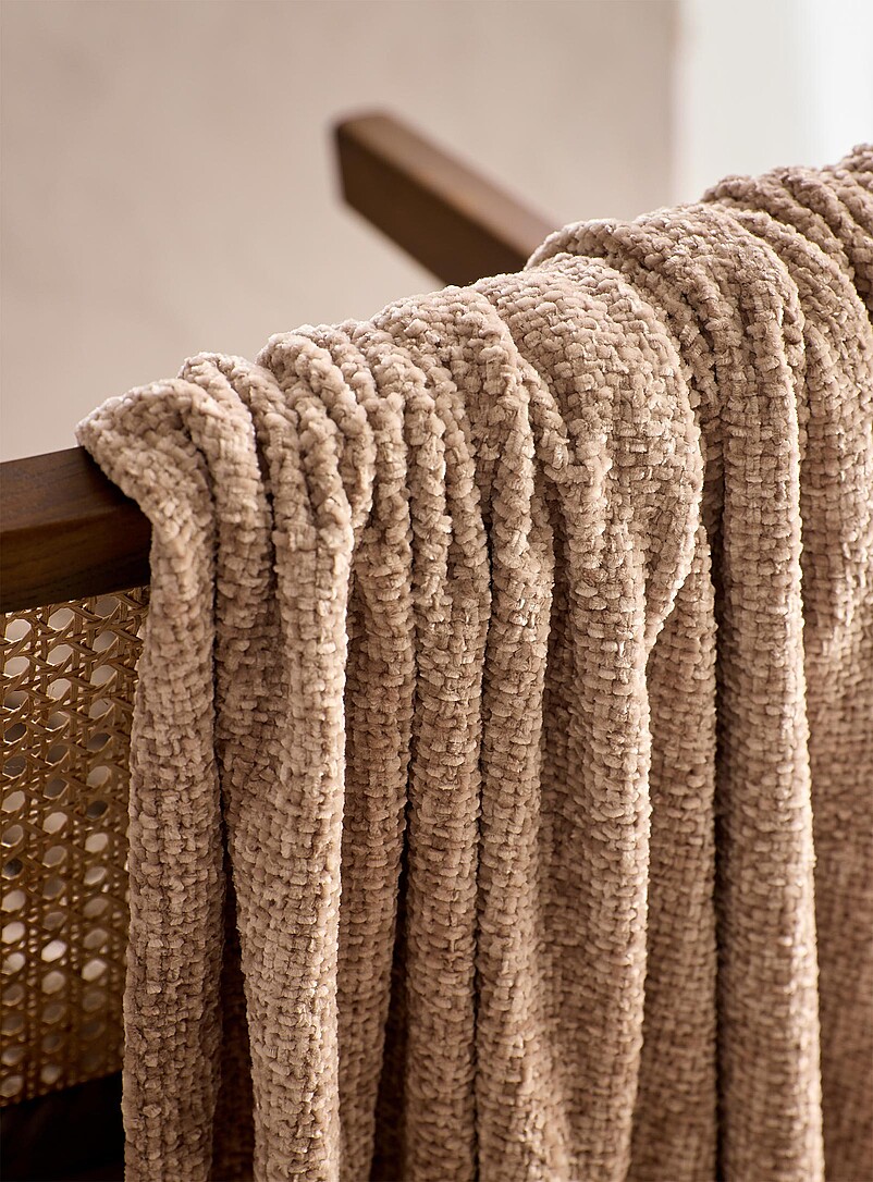 Silky chenille knit fringed throw 130 x 170 cm product image 2