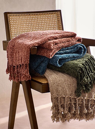 Silky chenille knit fringed throw 130 x 170 cm