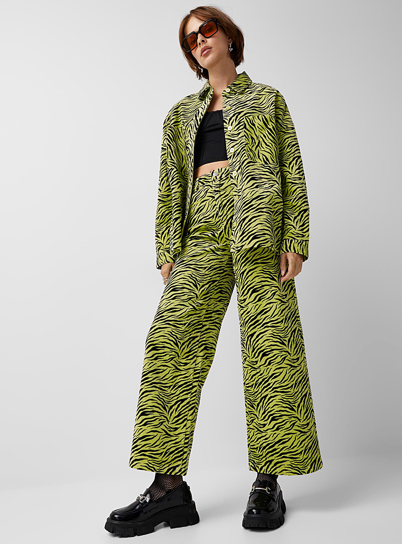 Twik: Le pantalon large velours côtelé Vert à motifs pour femme
