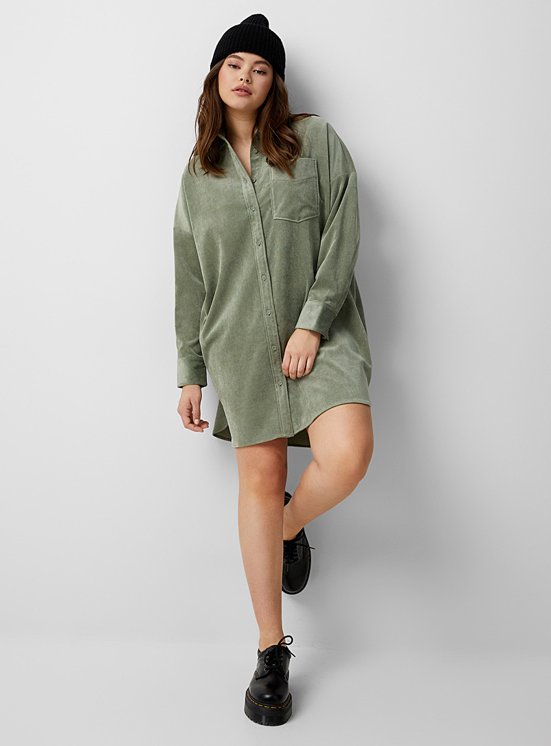 Twik: La robe chemise velours minicôtes Vert pâle-lime pour femme