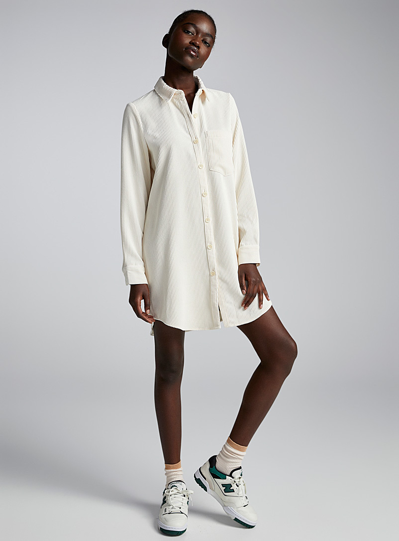 Twik: La robe chemise doux velours côtelé Ivoire blanc os pour femme