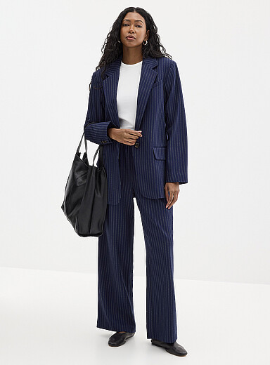 Contemporaine: Le pantalon fluide rayures banquier <b>Coupe : jambe large, taille haute</b> Blanc cass&eacute; pour femme