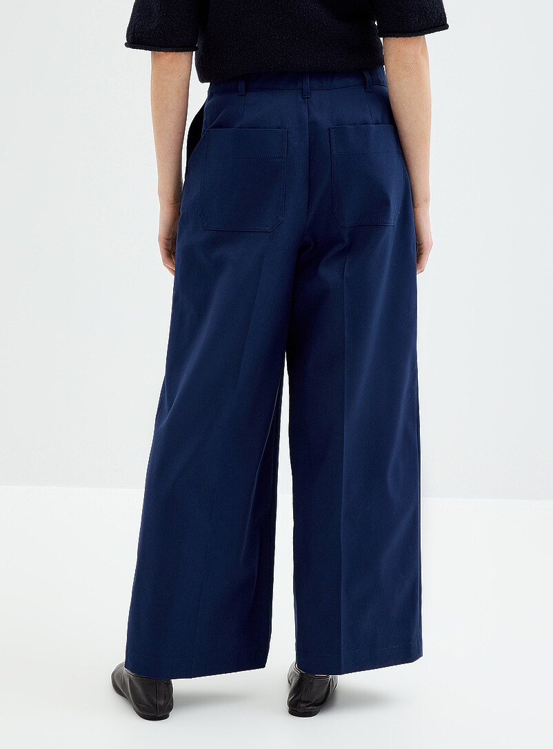 Contemporaine: Le pantalon serg&eacute; structur&eacute; extensible <b>Coupe : jambe large, taille tr&egrave;s haute</b> Blanc cass&eacute; pour femme