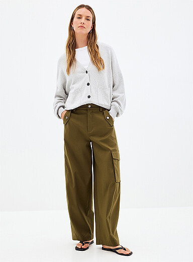 Le pantalon cargo coton-lyocell <b>Coupe : jambe ballon, taille haute</b>