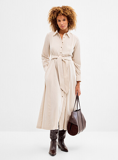 Contemporaine: La robe chemise fin velours c&ocirc;tel&eacute; Ivoire - Beige cr&egrave;me pour femme