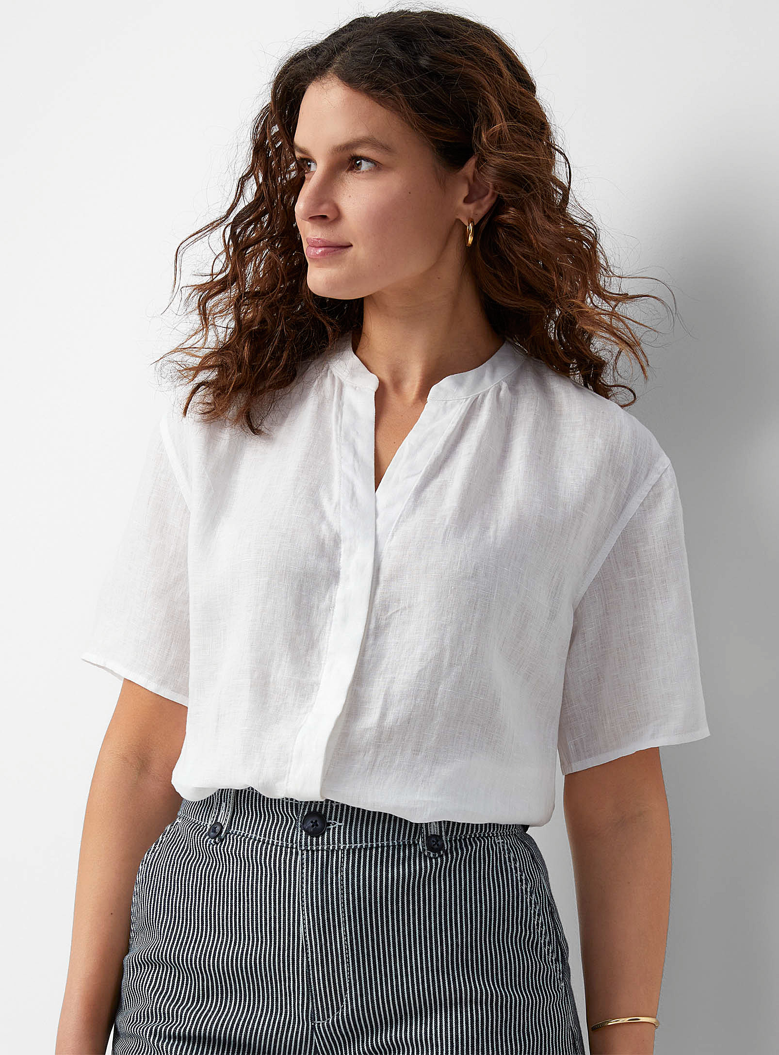 Contemporaine Gathered Collar Loose Linen Shirt In White