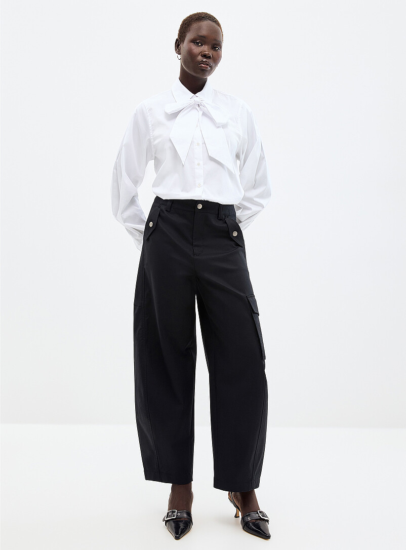 Cotton and lyocell cargo pant Fit: Barrel leg, high rise product image (primary)