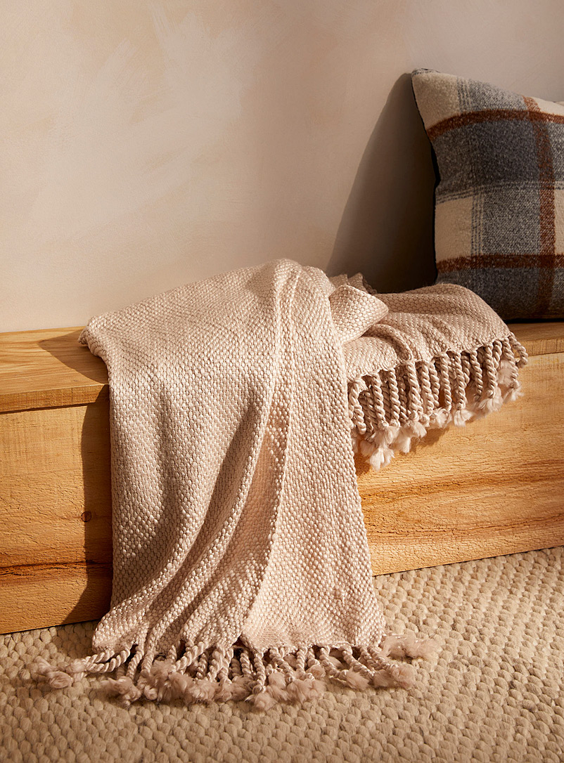Decorative and Comfy Throws | Simons