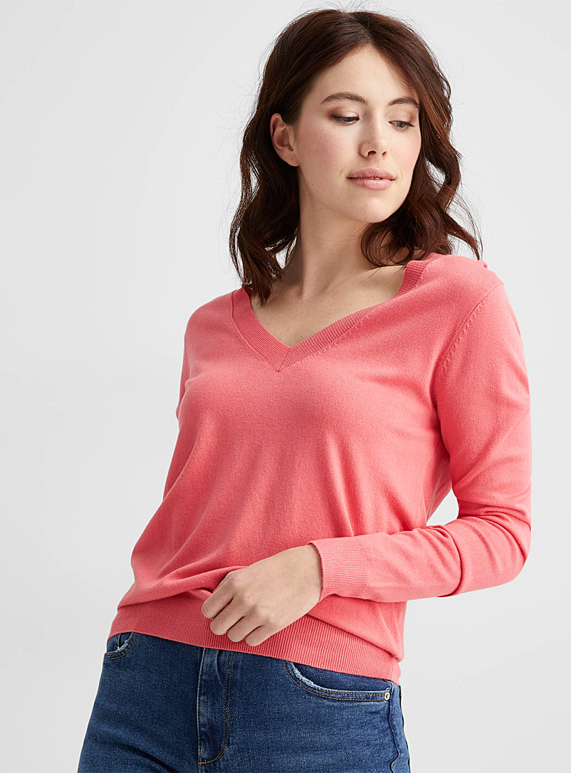 Contemporaine: Le pull col V fin tricot Rose moyen pour femme