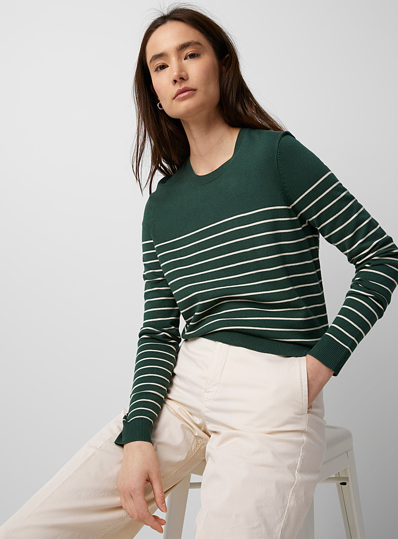 Contemporaine: Le pull rayé tricot léger Vert foncé-mousse-olive pour femme