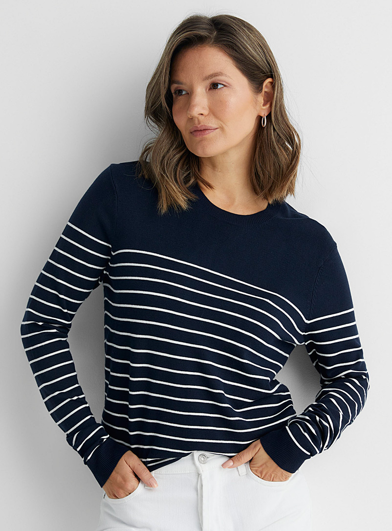 Contemporaine: Le chandail rayé tricot léger Marine pour femme