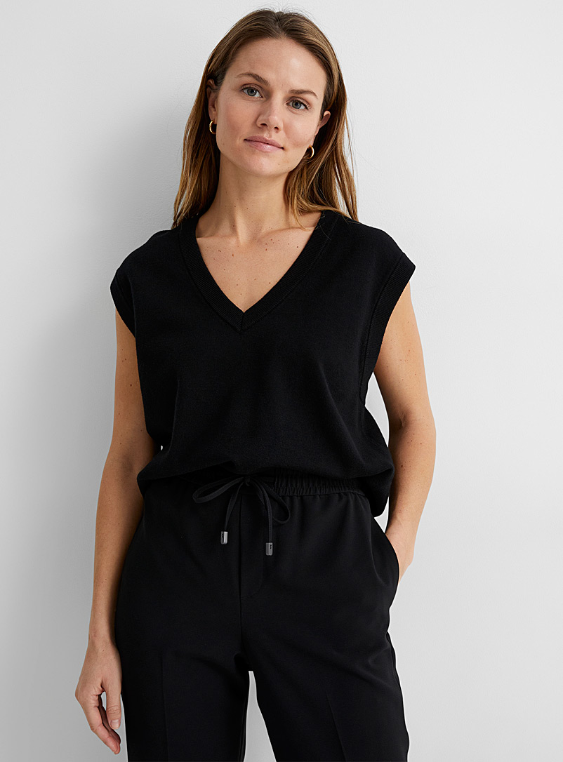Contemporaine Black Loose V-neck sweater vest for women