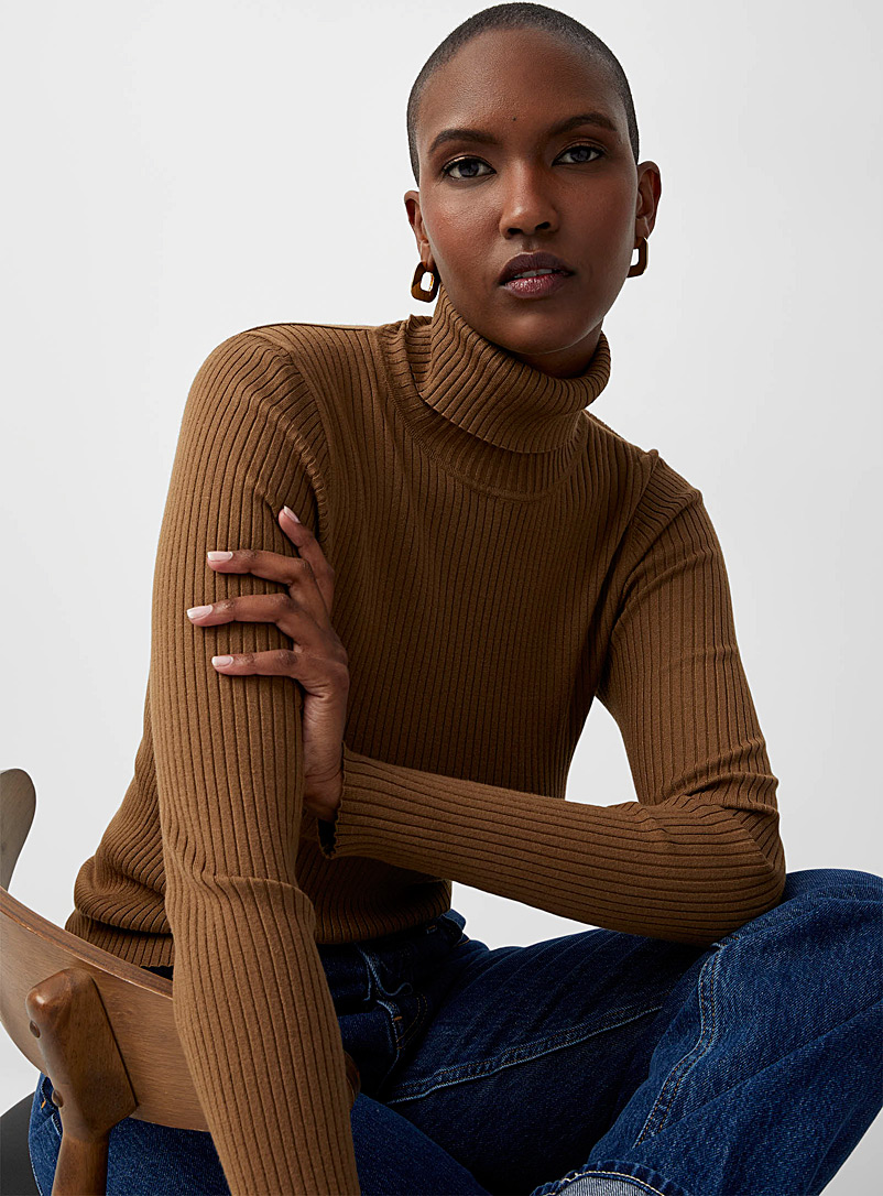 Ribbed slim-fit turtleneck 