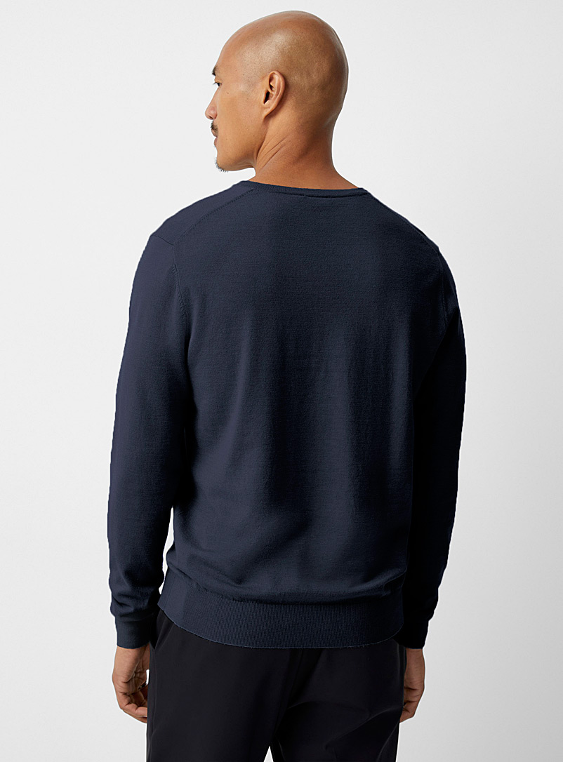 Le 31 Charcoal Minimalist V-neck sweater for men