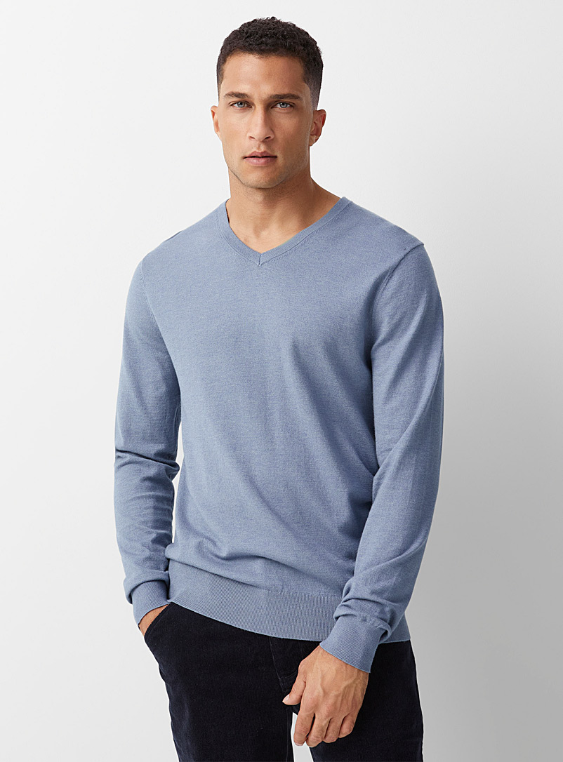 Le 31 Slate Blue Minimalist V-neck sweater for men