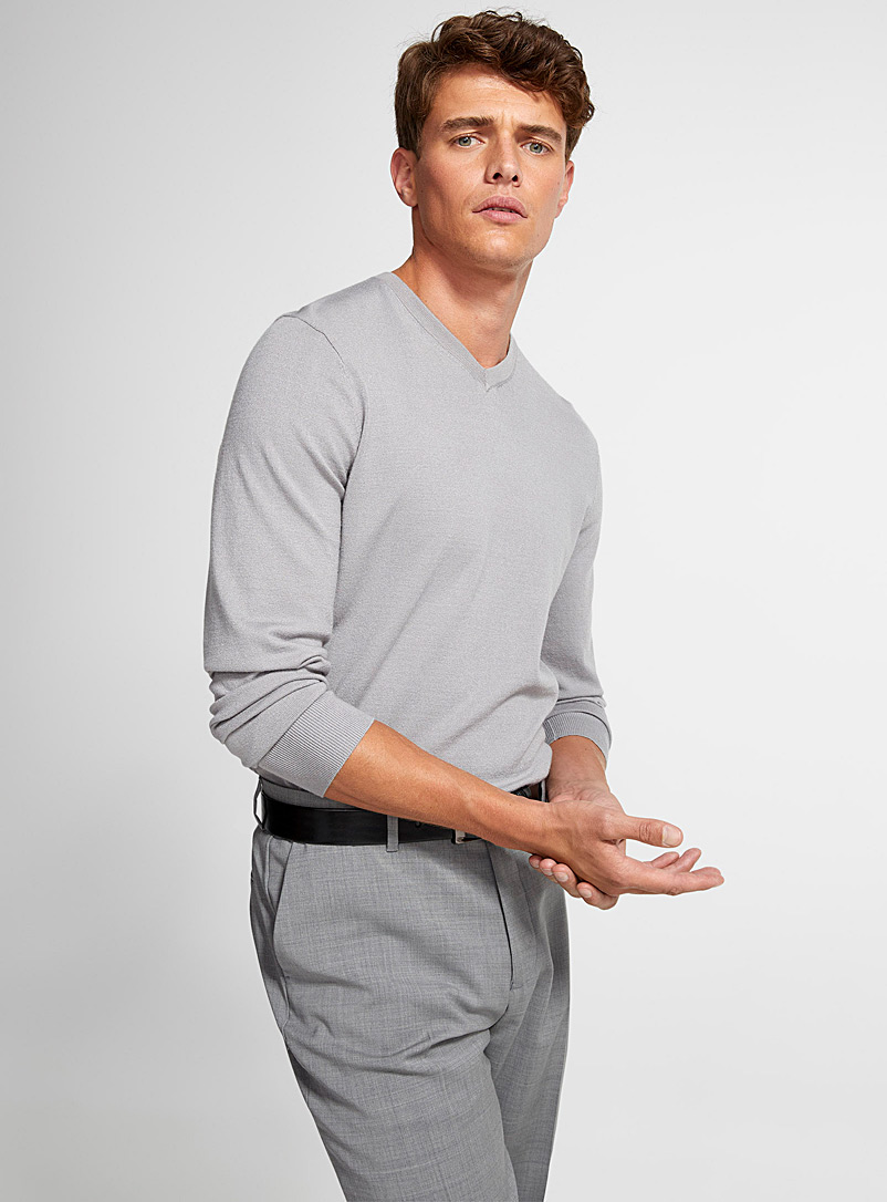 Le 31 Light Grey Minimalist V-neck sweater for men