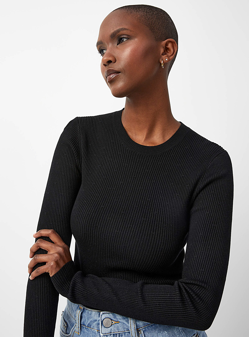 Contemporaine: Le pull ajusté côtes verticales Noir pour femme