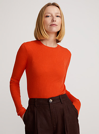 Contemporaine: Le pull ajusté côtes verticales Orange foncé pour femme