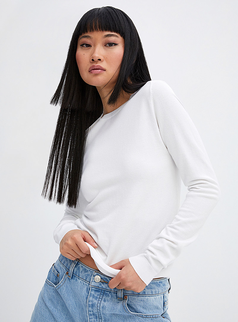 Twik White Crew-neck plain fitted sweater for women