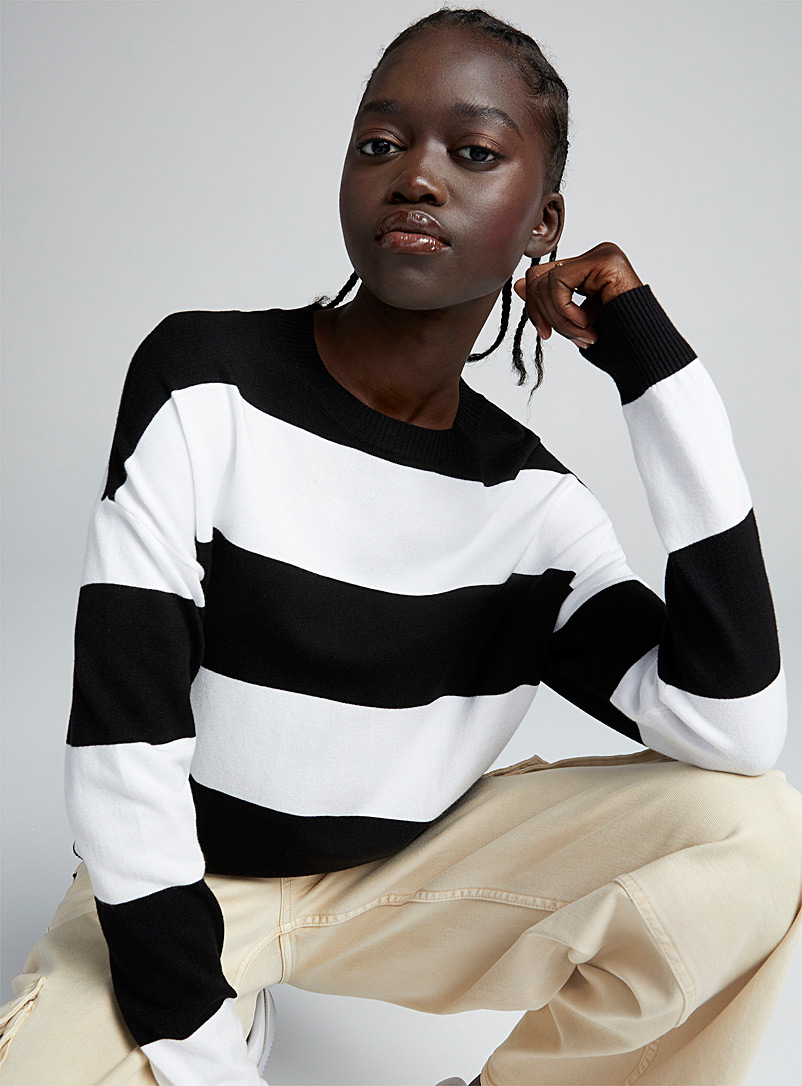 Twik: Le chandail rayures en blocs Blanc et noir pour femme