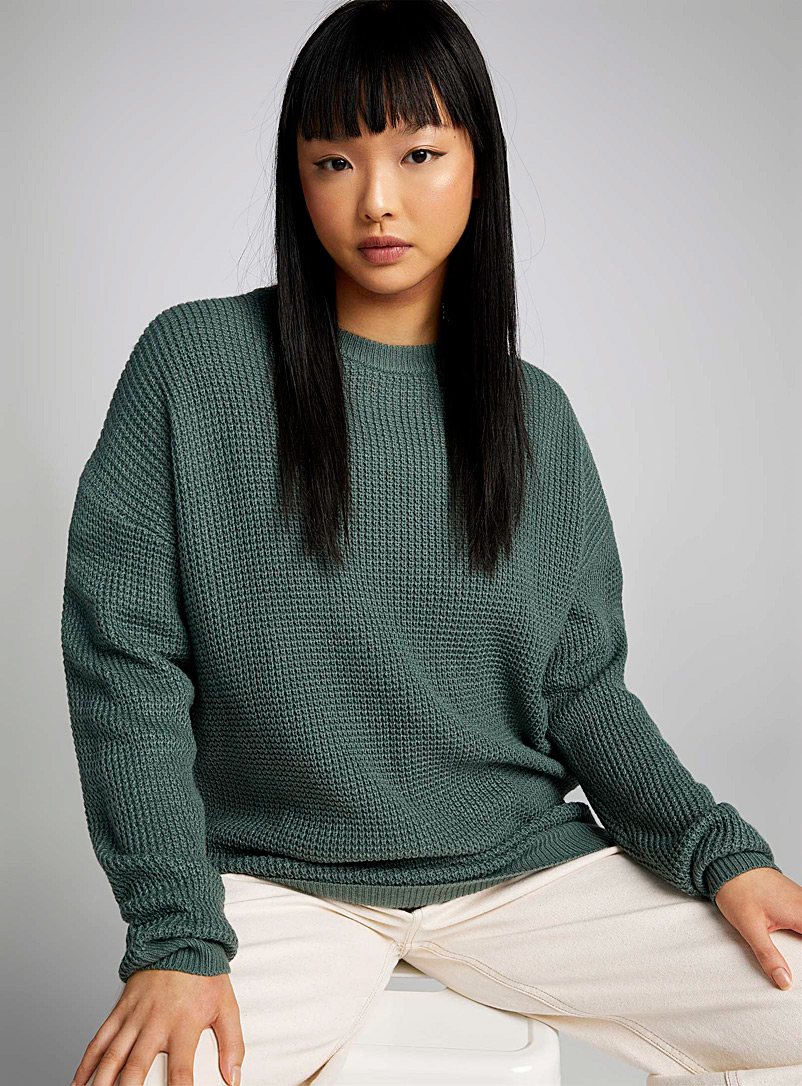 Twik: Le chandail long tricot gaufré Assorti pour femme