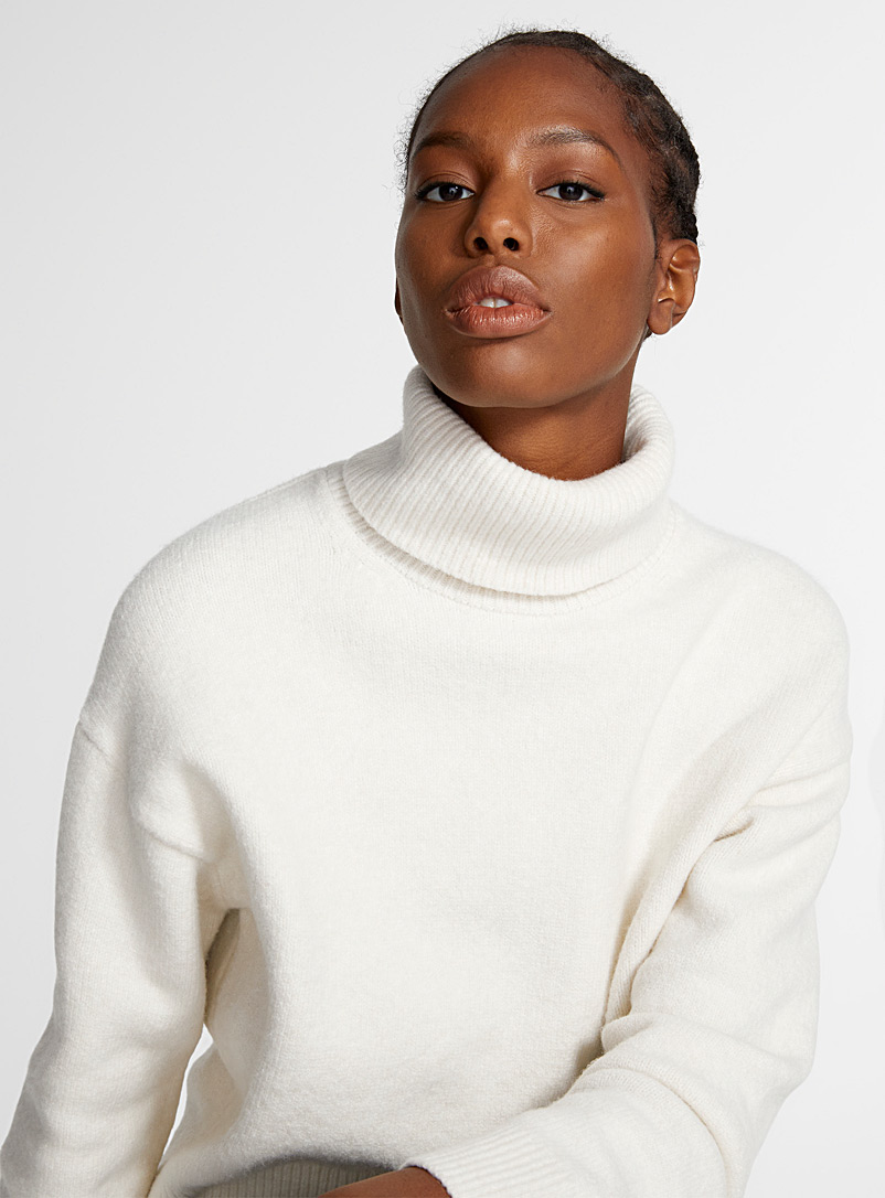 Icône Ivory White Cropped turtleneck sweater for women