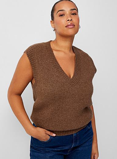 Contemporaine Light Brown V-neck wavy ribbing sweater vest for women