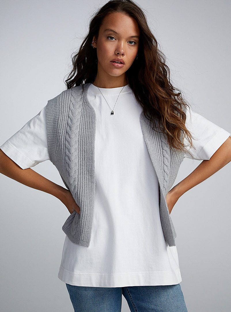 Cabled and ribbed sleeveless cardigan