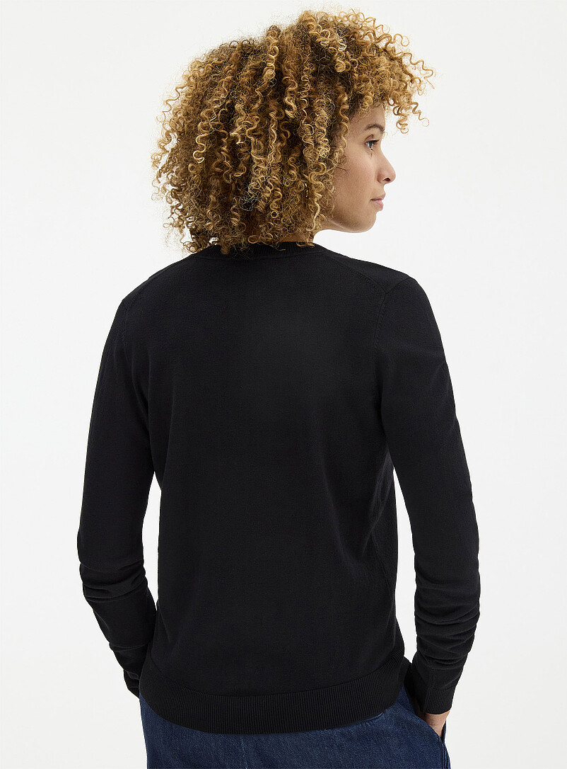 Contemporaine: Le chandail col V fin tricot Brun noisette pour femme