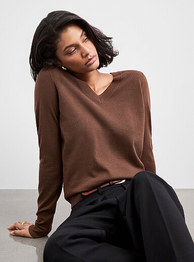 Le chandail col V fin tricot
